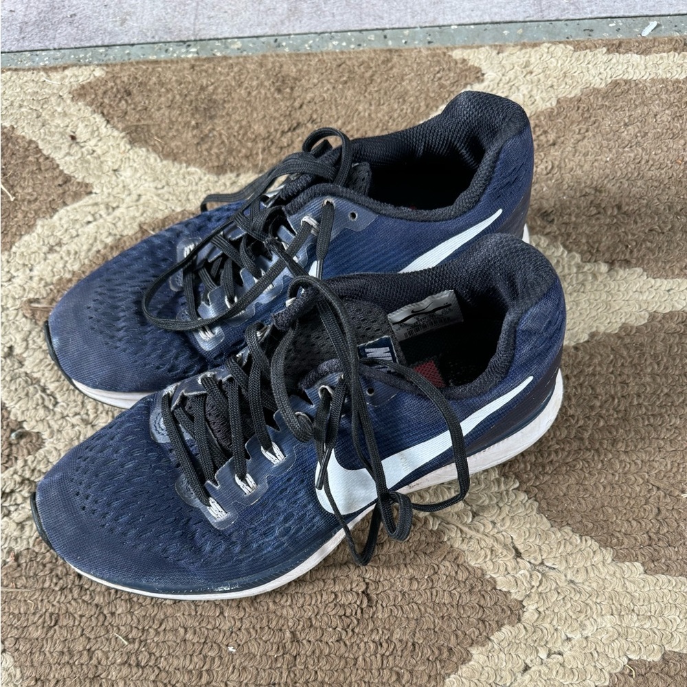 Nike used training gym shoe